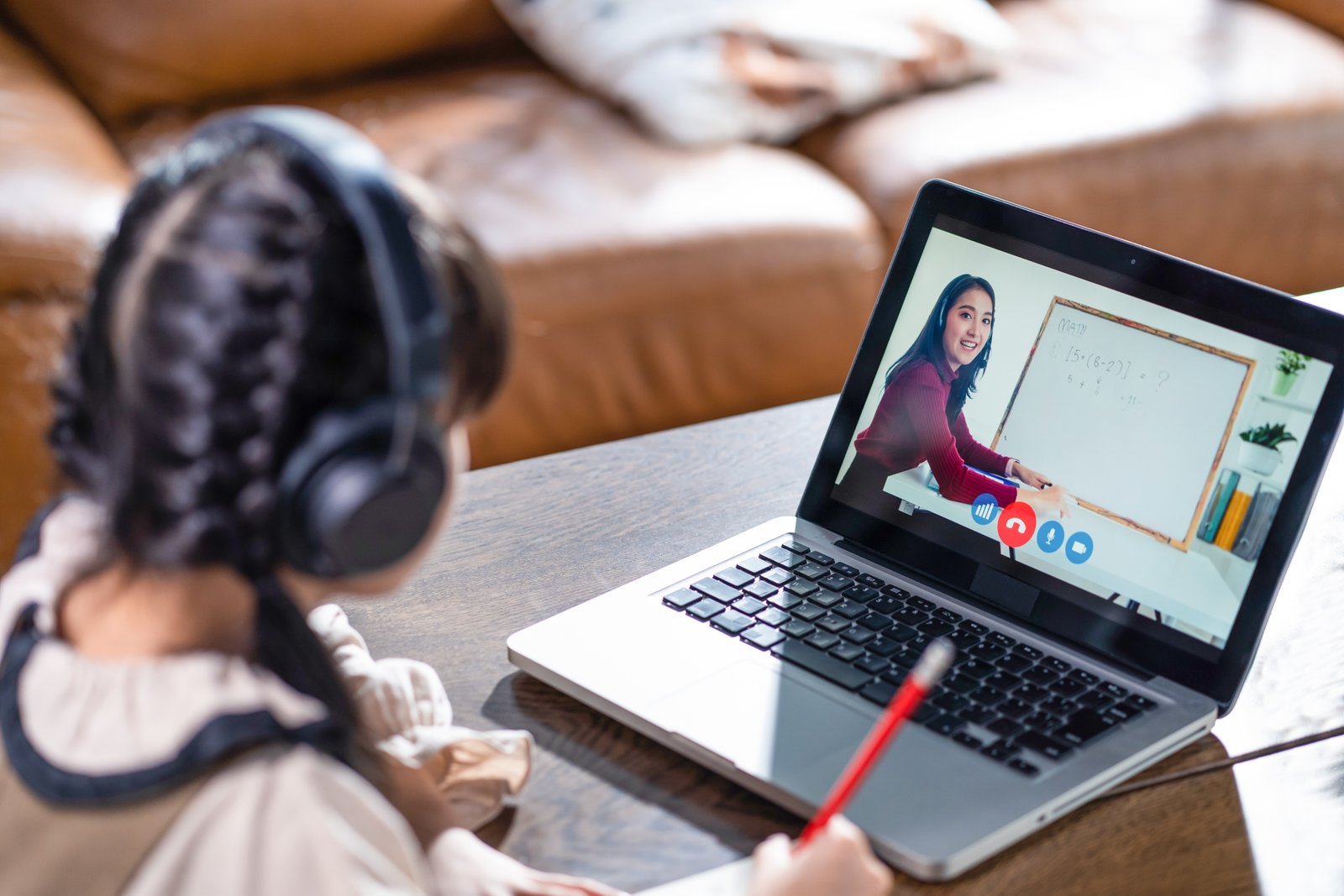 Online learning with instructor on laptop at IMPERA E Learning Center